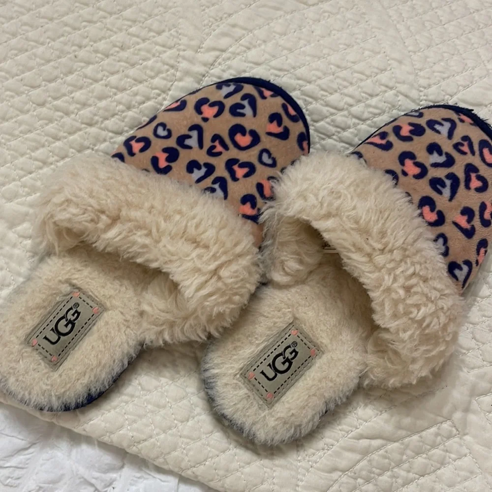Adorable little girls Ugg fur lined slippers XS EUC